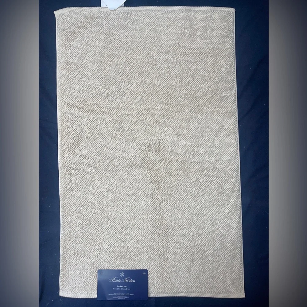 Brooks Brothers Zoe Flint Bath Rug Reversible Beige Color 20” X 32” 100% Cotton